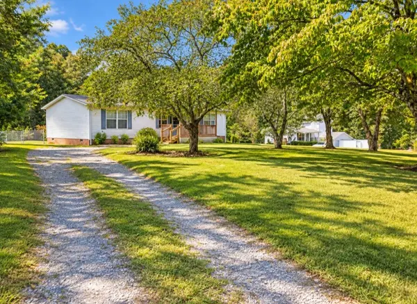 10119 N Twin Springs Rd, Bon Aqua, TN 37025