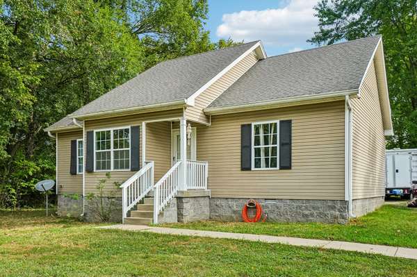 2027 Old Greenbrier Pike, Greenbrier, TN 37073