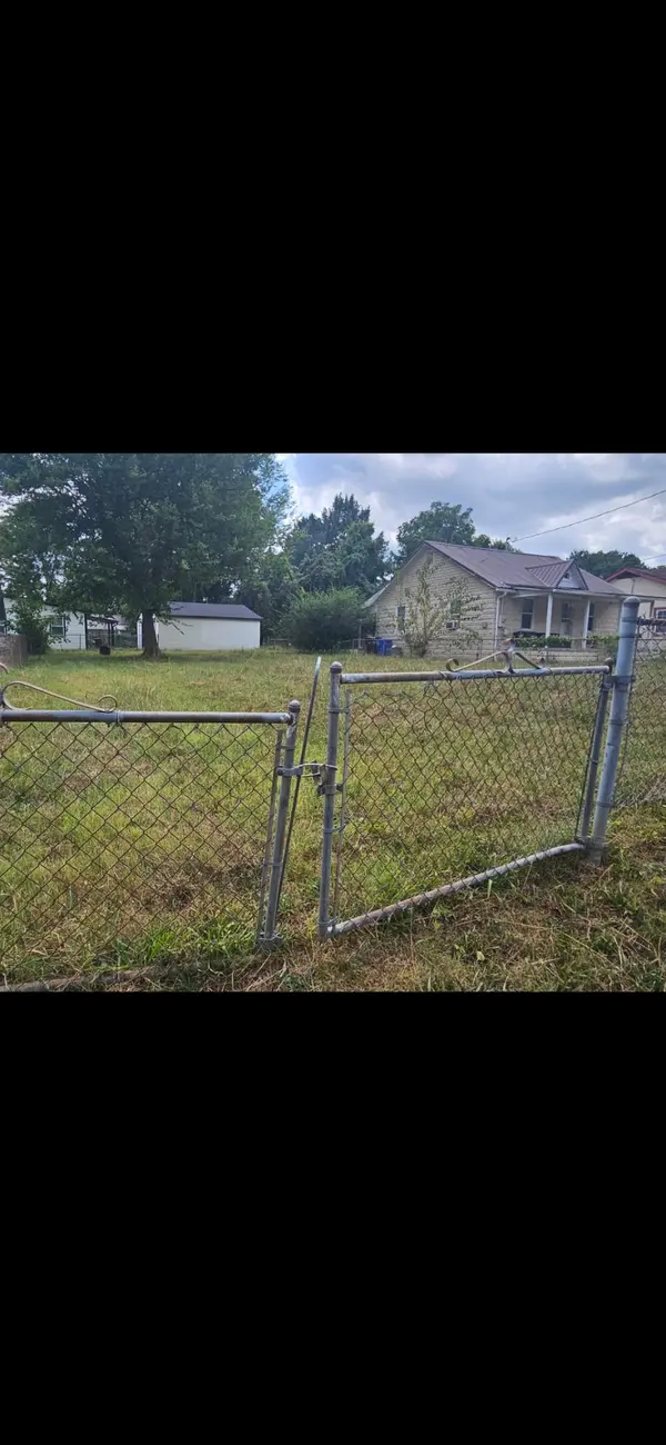318 E 16th St, Columbia, TN 38401
