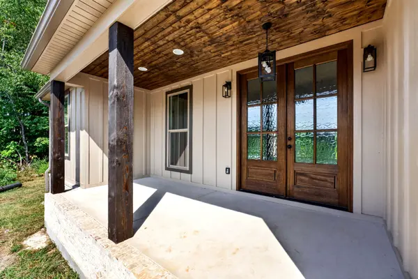 182 Red Oak Ln, Monroe, TN 38573