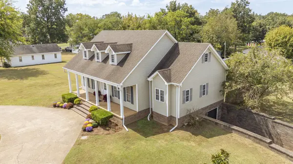204 Vine St, Clifton, TN 38425