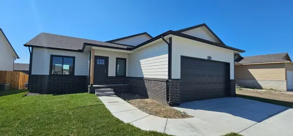 5043 N Toben Dr, Bel Aire, KS 67226