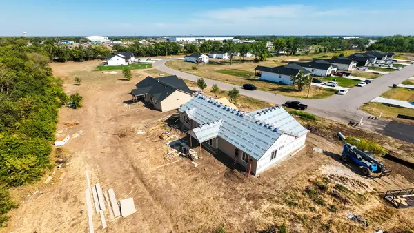 2880 E Ofelia St, Valley Center, KS 67147