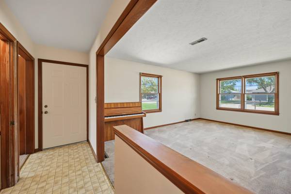 2158 Kensington Rd, Salina, KS 67401