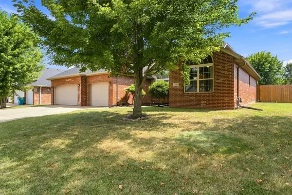 478 E Sequoia ST, Republic, MO 65738
