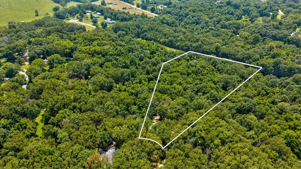 1417 S Thousand Oaks DR, Nixa, MO 65714