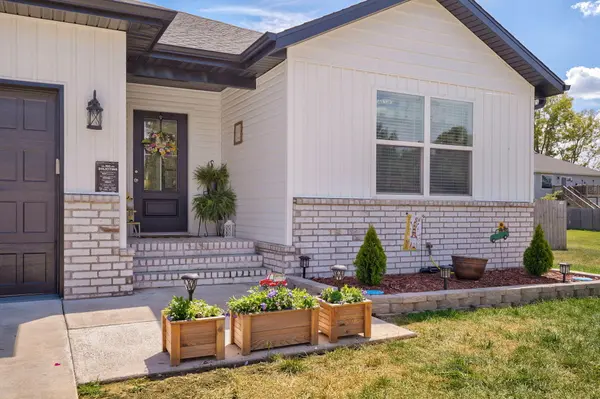 1230 W Lois LN, Republic, MO 65738