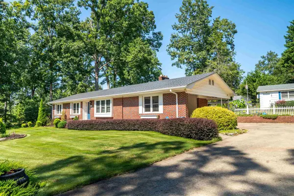 114 E Brookwood LN, Cowpens, SC 29330