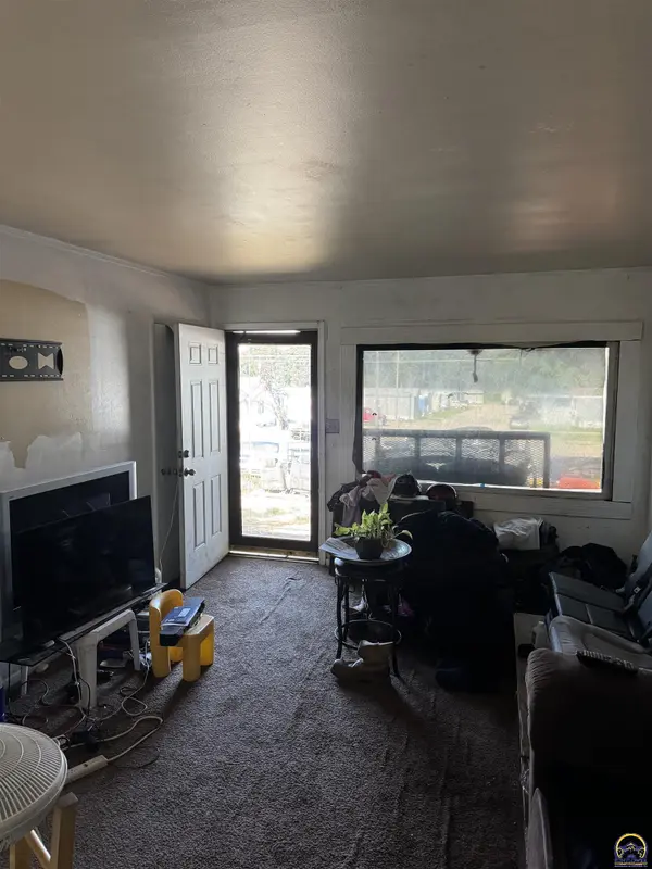 2000 SE Adams St, Topeka, KS 66607