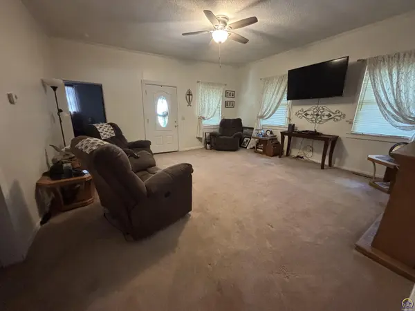 300 W Maple ST, Hartford, KS 66854