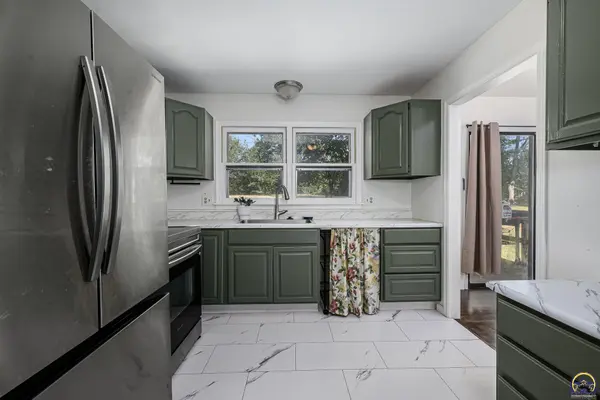 3217 Westwood CT, Topeka, KS 66614