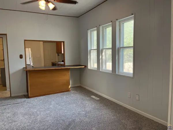 916 Lawrence ST, Emporia, KS 66801