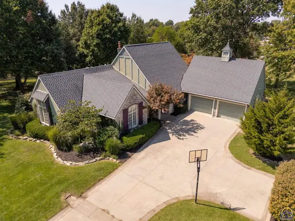 615 W Willow LN, Ottawa, KS 66067