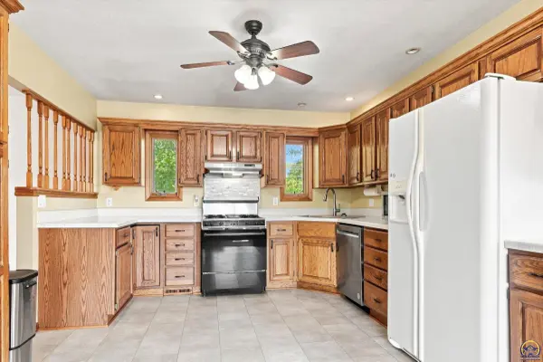 4310 NW 46th ST, Topeka, KS 66618