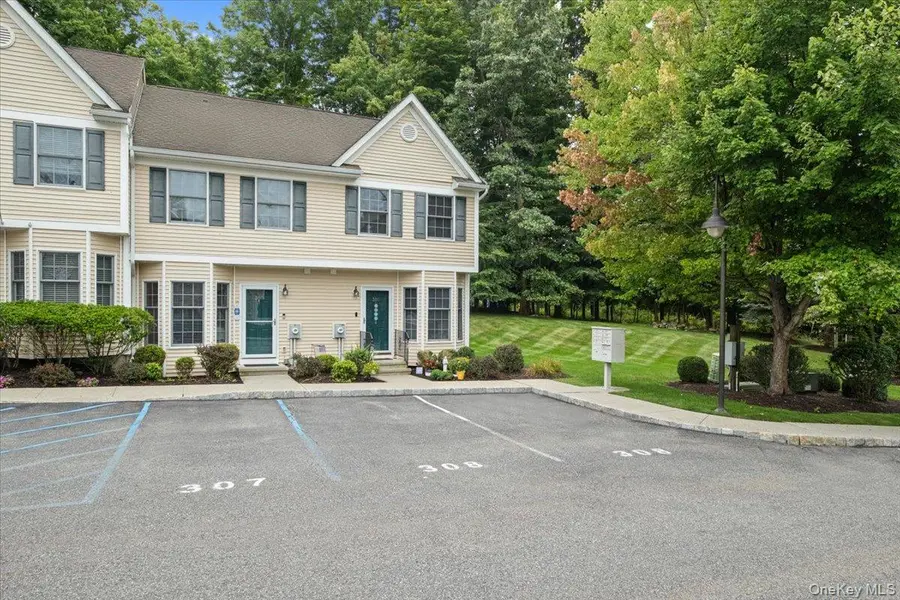 307 Alexandra CT, Carmel, NY 10512
