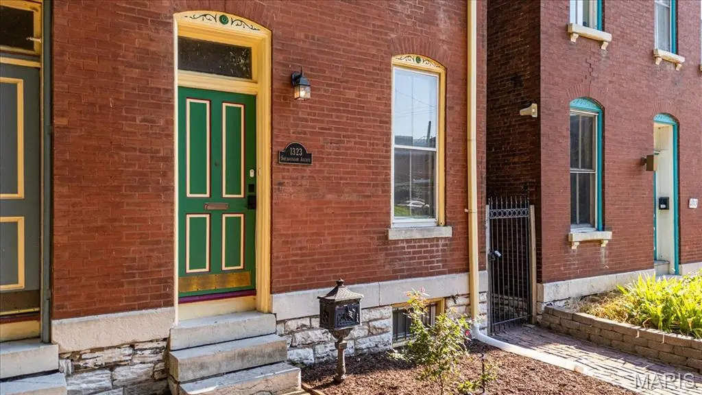 1323 Shenandoah AVE, St Louis, MO 63104