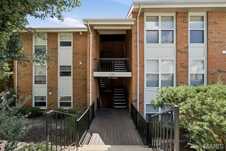 1920 Hunting Lake CT #302, Kirkwood, MO 63122