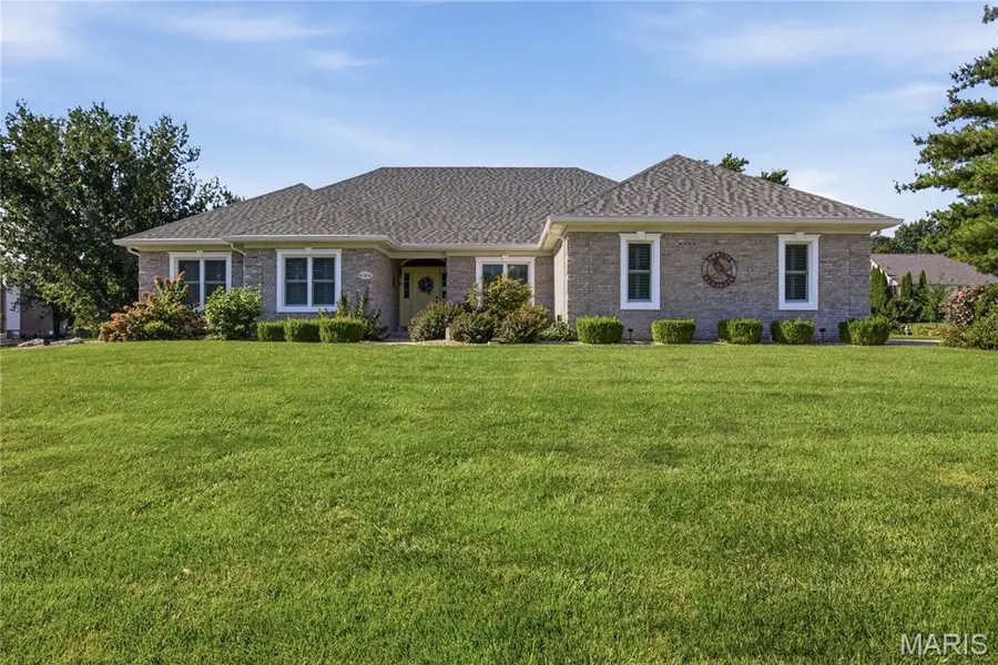 306 Armin CIR, Columbia, IL 62236