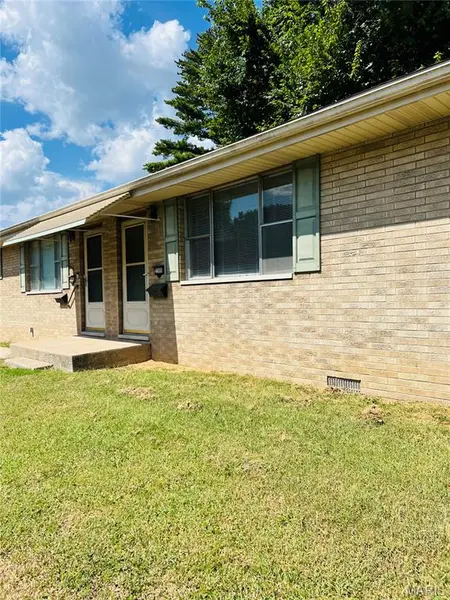 2308 College AVE, Alton, IL 62002