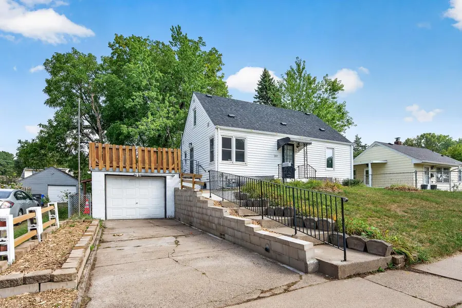 2057 Sherwood AVE, Saint Paul, MN 55119