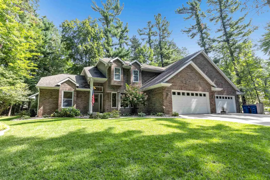 2274 CATHEDRAL FOREST DR, Suamico, WI 54313-7682