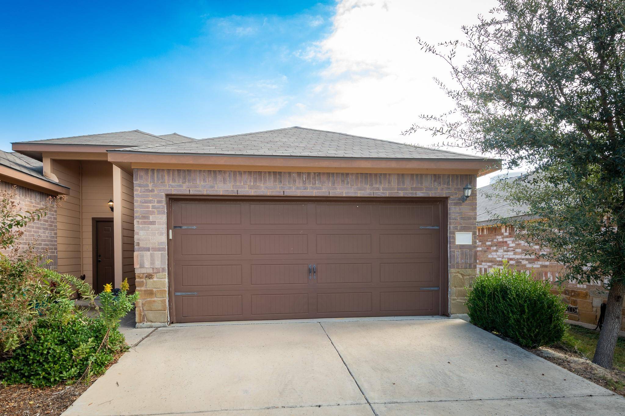 455 JACK RABBIT LN #B, Buda, TX 78610