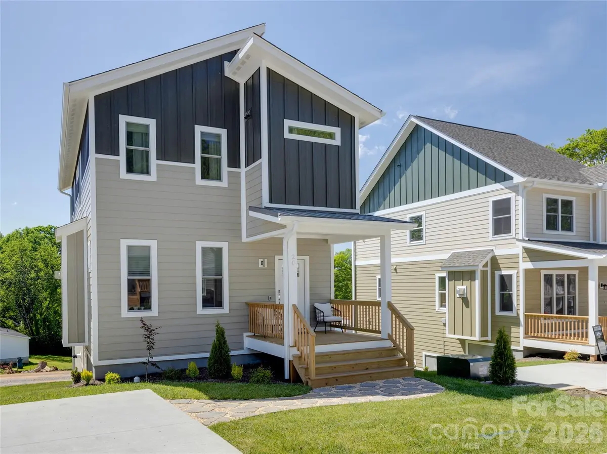 20 Loblolly LN, Asheville, NC 28803