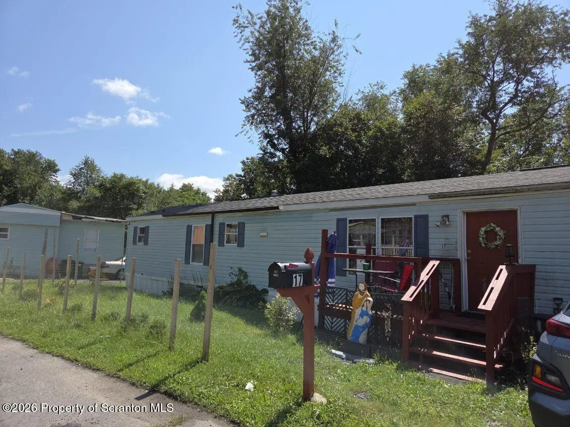 17 Rockledge TER, Taylor, PA 18517