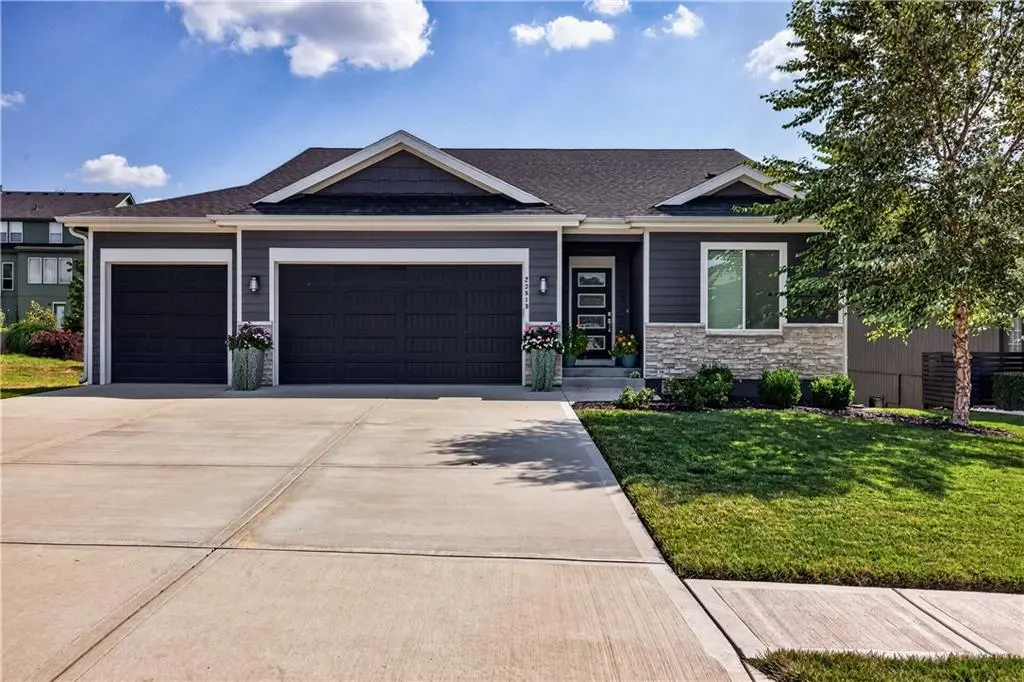 23819 W 125th TER, Olathe, KS 66061