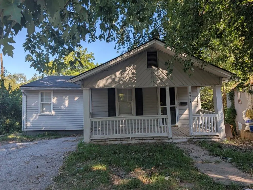 8704 Roberts AVE, Kansas City, MO 64125