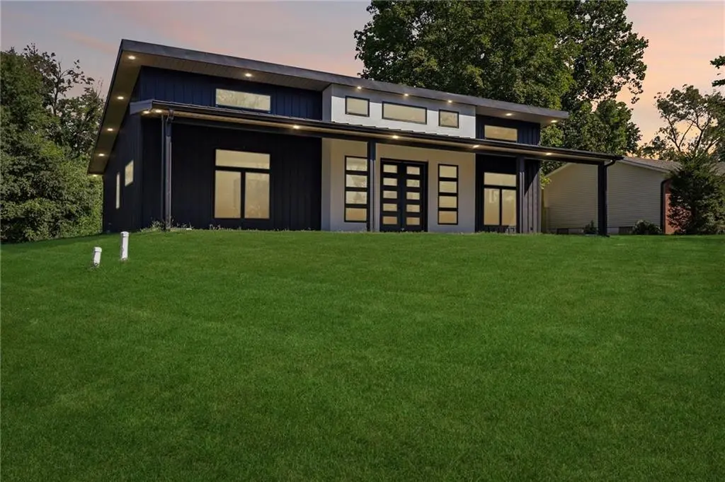 1013 E 10th ST, Carrollton, MO 64633