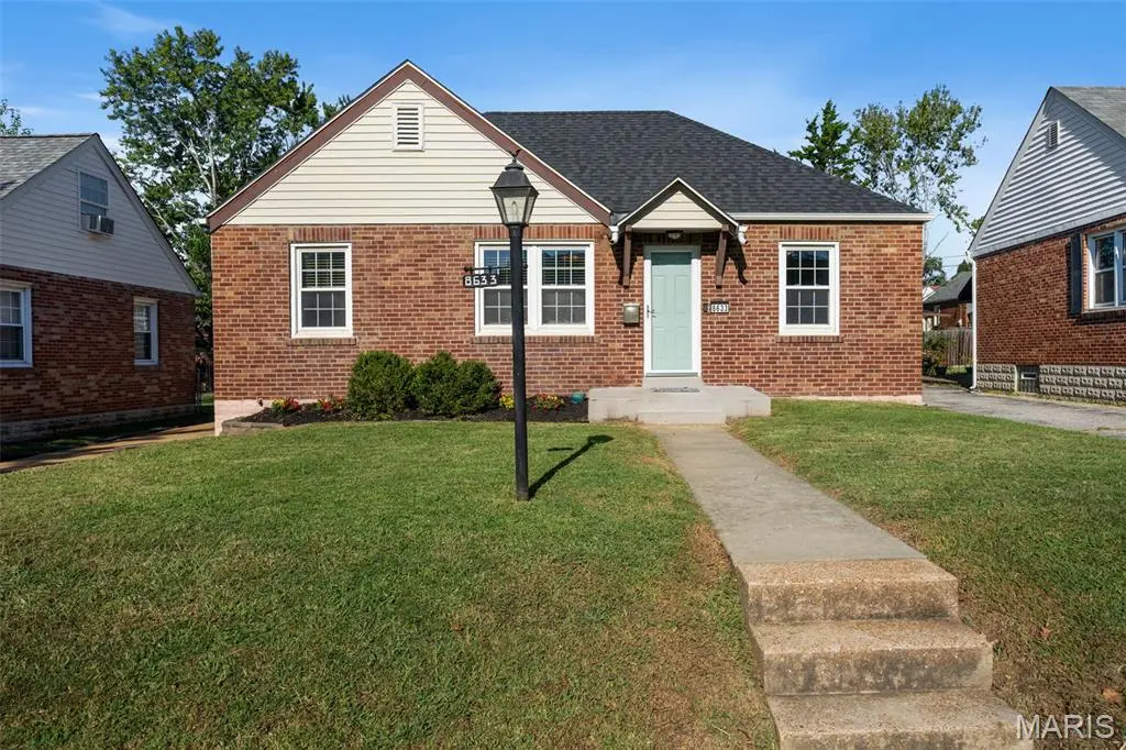 8633 Neier LN, Affton, MO 63123