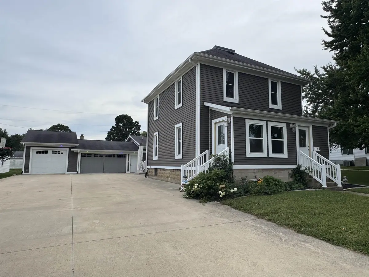 129 W Grand ST, Monticello, IA 52310