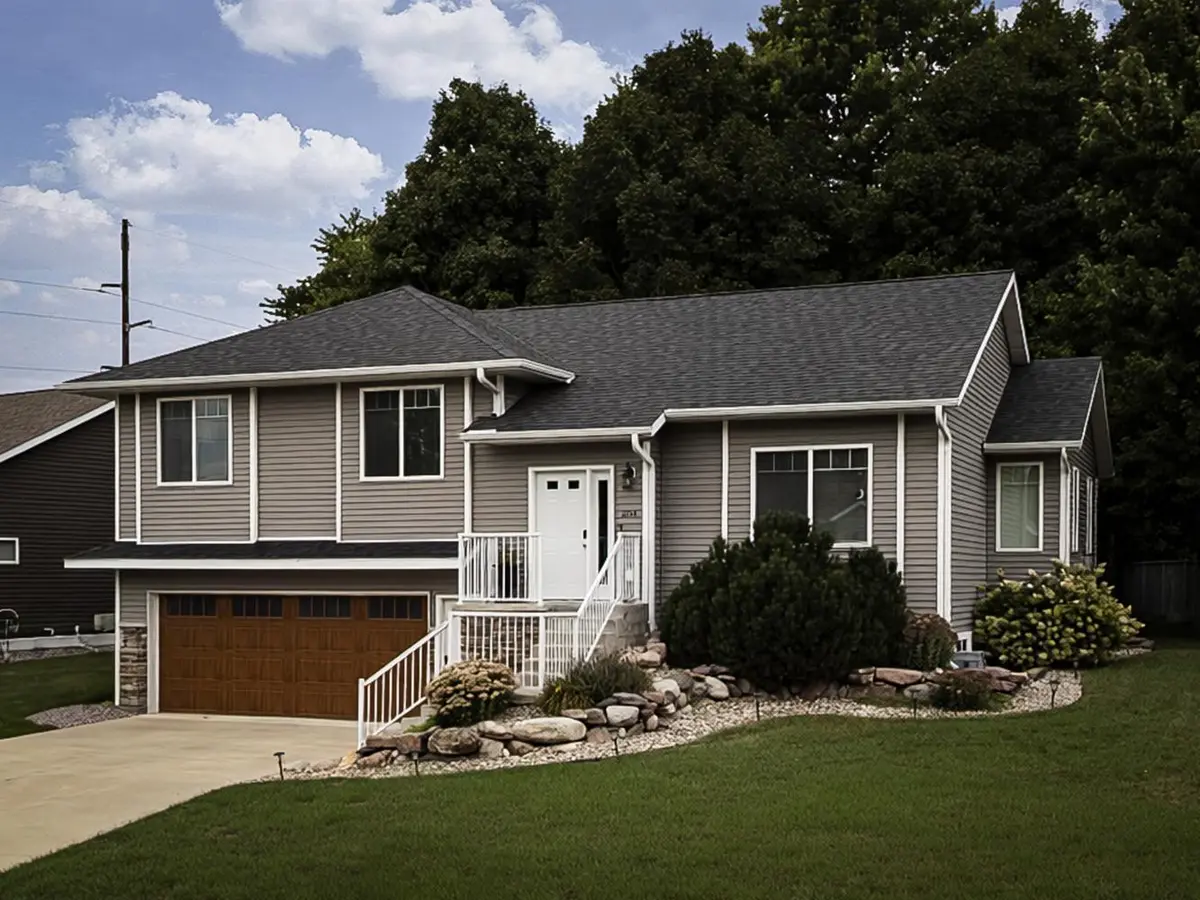 304 Tanager RD, Mankato, MN 56001