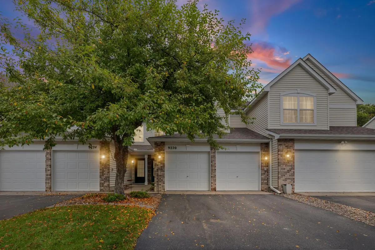 9220 Merrimac LN N, Maple Grove, MN 55311