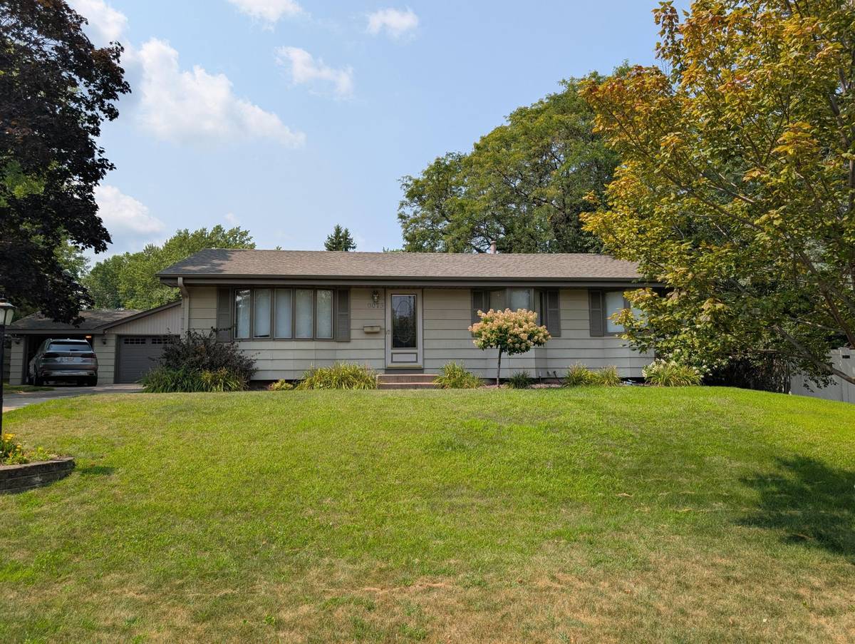 9073 Northwood CIR, New Hope, MN 55427