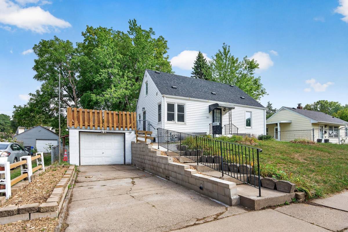 2057 Sherwood AVE, Saint Paul, MN 55119