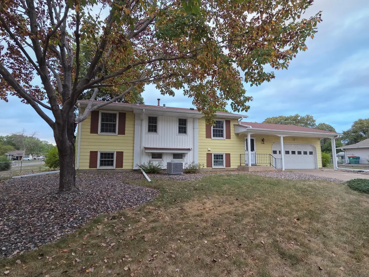 2365 106th AVE NW, Coon Rapids, MN 55433