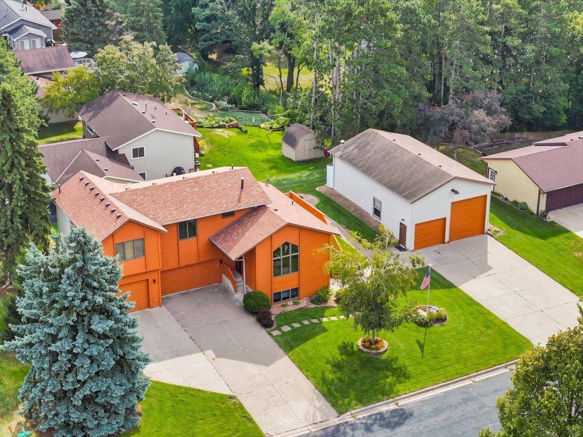 8006 Cooper AVE, Inver Grove Heights, MN 55076
