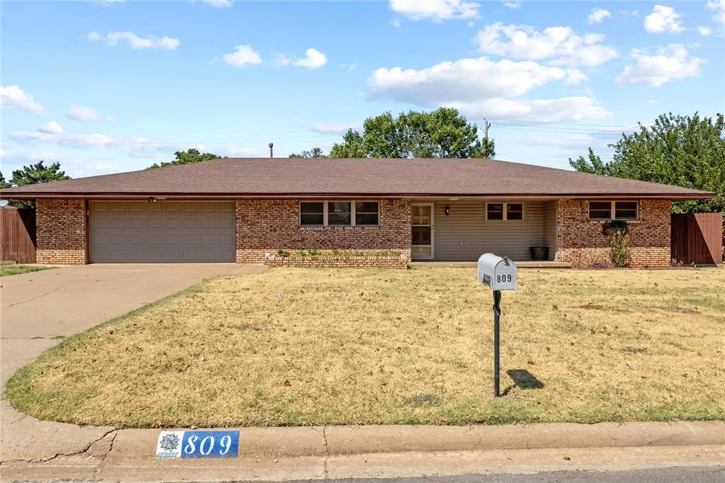 809 E Arlington AVE, Weatherford, OK 73096