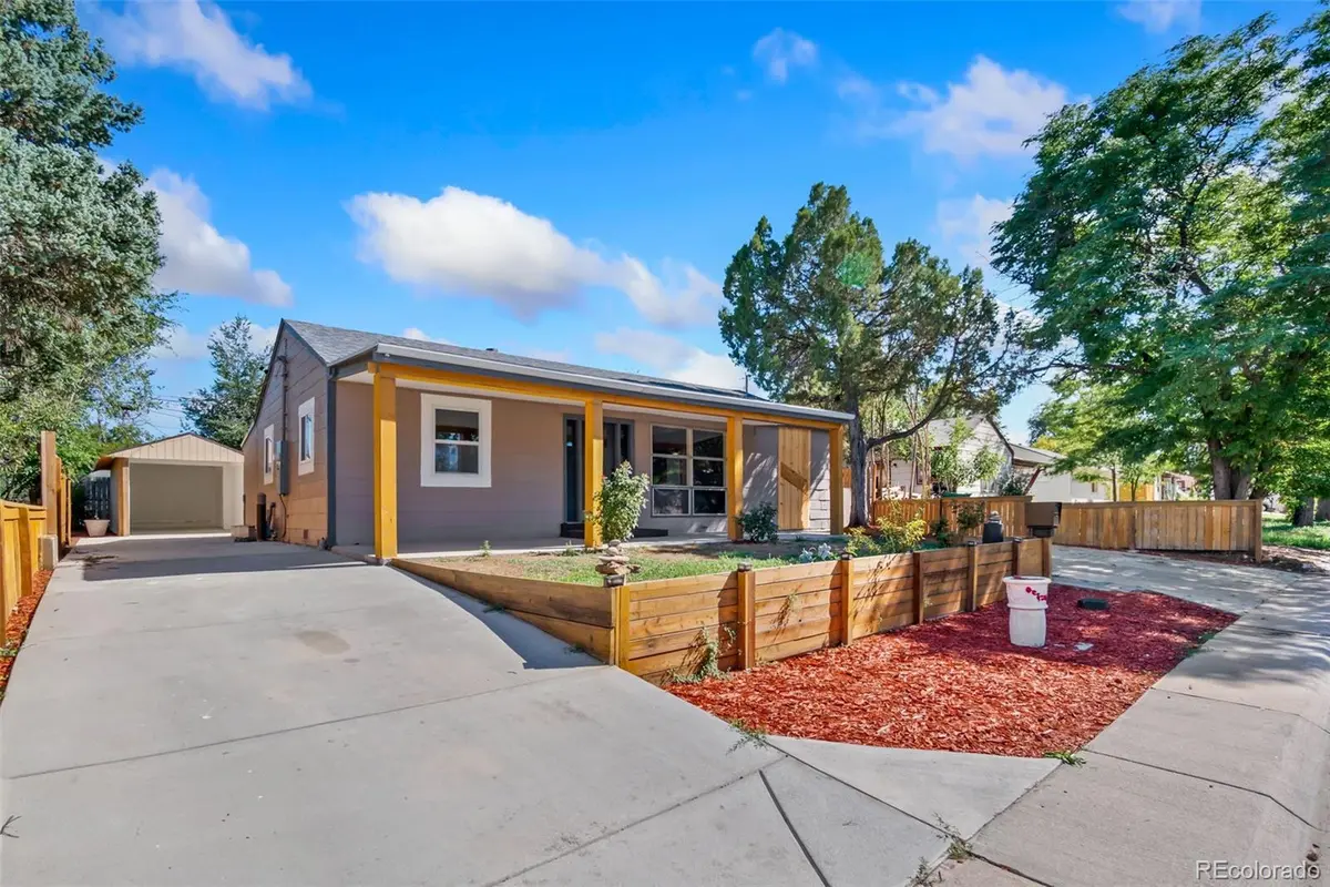 886 Kingston ST, Aurora, CO 80010
