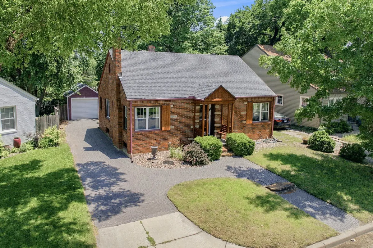 1456 N Woodrow Ct, Wichita, KS 67203