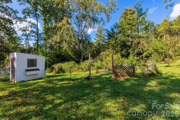 38 Mountainberry LN, Fairview, NC 28730
