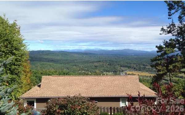 188 Holly Berry LN, Hendersonville, NC 28739