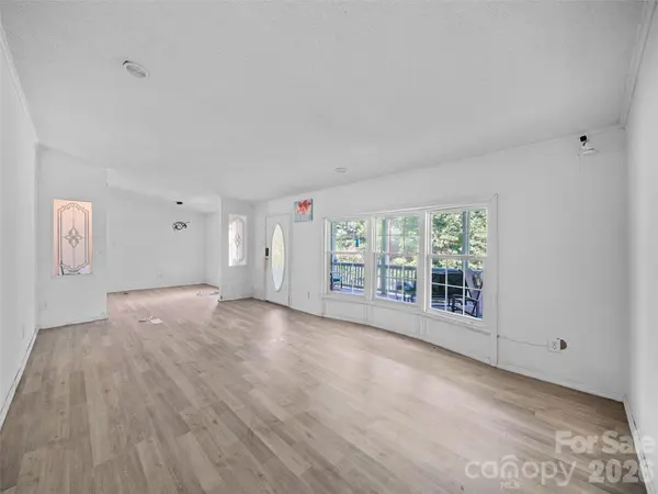 59 Sprinkle DR, Spruce Pine, NC 28777