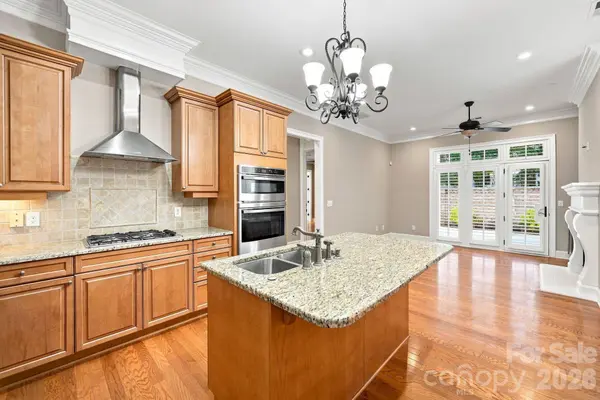 8813 Provence Village LN, Charlotte, NC 28226