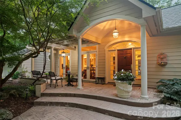 4 Citadel LN, Hendersonville, NC 28739