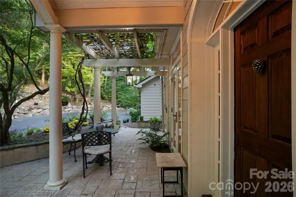 4 Citadel LN, Hendersonville, NC 28739