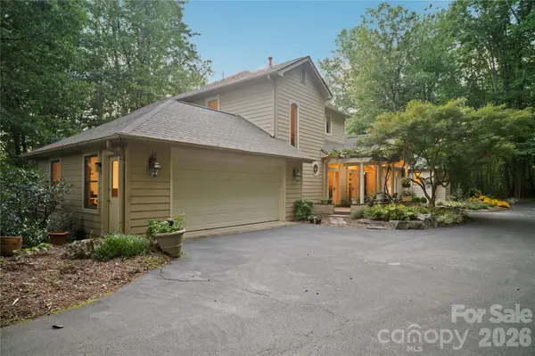 4 Citadel LN, Hendersonville, NC 28739