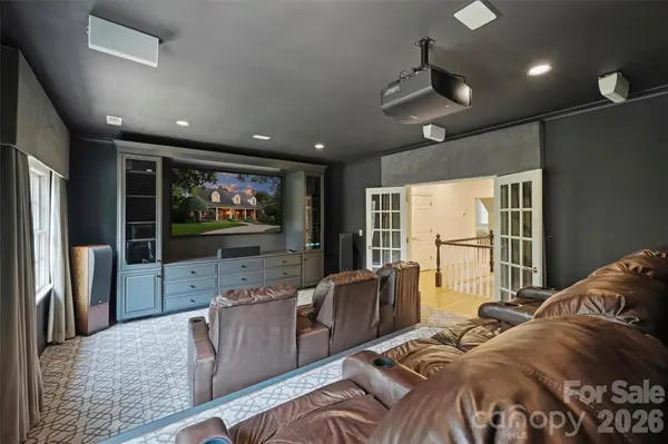 2115 Foxcroft Woods LN, Charlotte, NC 28211